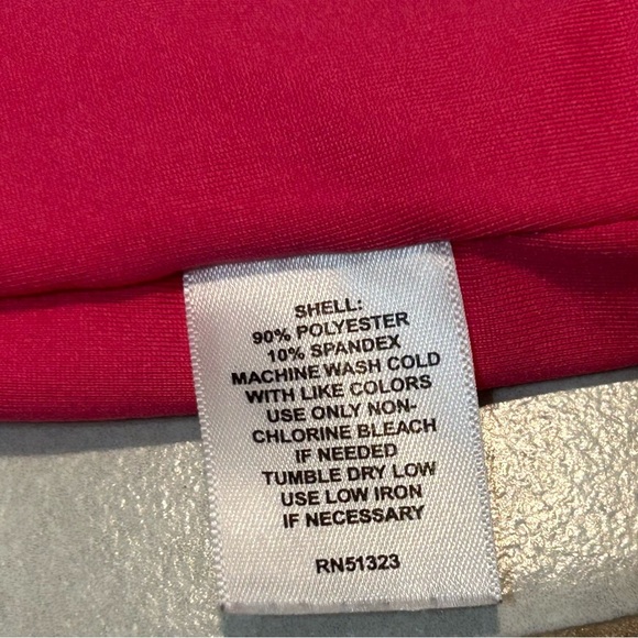 Halogen
Essential Compression
T-Shirt - Picture 5 of 8
